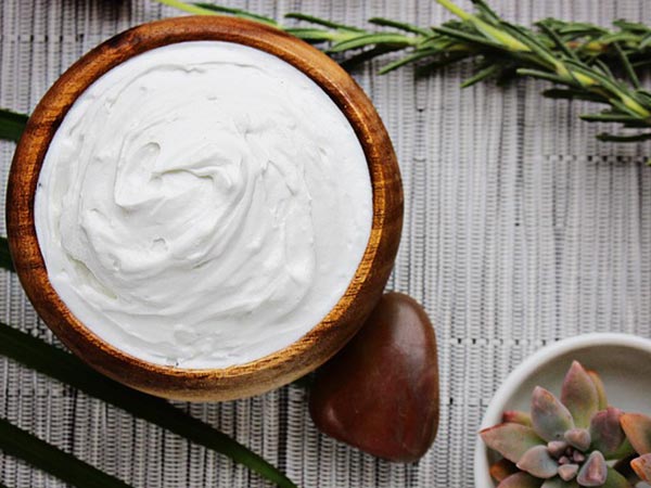 2. ಮೊಸರು ಸೇವಿಸುವುದು