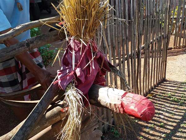 80 ಸೆ.ಮೀ. ಉದ್ದದ ದೊಡ್ಡ ಶಿಶ್ನದ ಆಕೃತಿಯು ಭೂತ! 80 ಸೆ.ಮೀ. ಉದ್ದದ ದೊಡ್ಡ ಶಿಶ್ನದ ಆಕೃತಿಯು ಭೂತ!