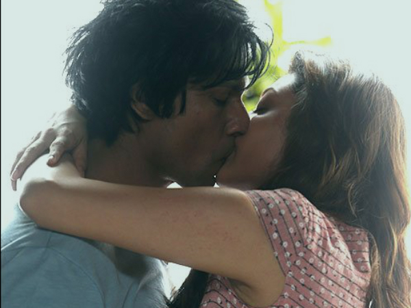 ತುಟಿಗಳು ಮಾತನಾಡಲಿ ತುಟಿಗಳು ಮಾತನಾಡಲಿ