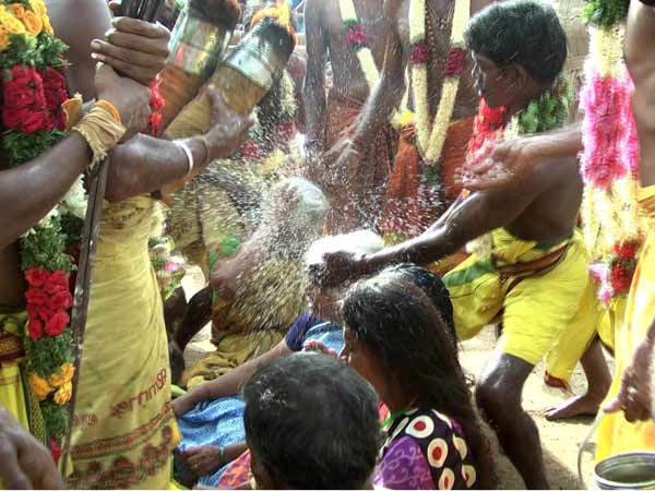 ಗಾಯವಾದರೆ ವಿಭೂತಿ ಮತ್ತು ಅರಿಶಿನ ಹಚ್ಚುತ್ತಾರೆ