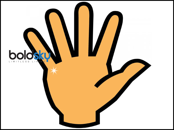 ಕಿರುಬೆರಳಿನ ಕೆಳಗಡೆ ನಕ್ಷತ್ರದಾಕೃತಿ