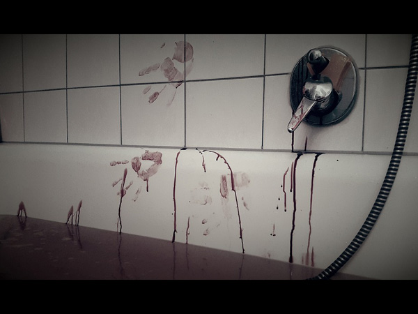 ವೈನ್ ಬಾಟಲಿಯಿಂದ ಆಕೆಯನ್ನು ಕೊಂದ