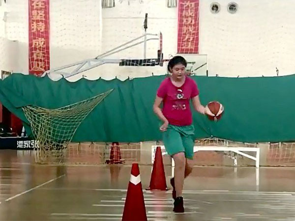 ಉದ್ದದ ಹುಡುಗಿ ಎನ್ನುವ ವಿಶ್ವ ದಾಖಲೆಯನ್ನು ಮುರಿದಿದ್ದಾಳೆ