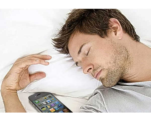 ತಲೆದಿಂಬಿನ ಕೆಳಗೆ