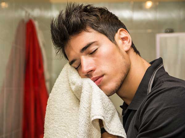 ಗಡ್ಡ/ಮೀಸೆ ಕತ್ತರಿಸಿ ಒಪ್ಪವಾಗಿಸಿಕೊಳ್ಳುವುದು