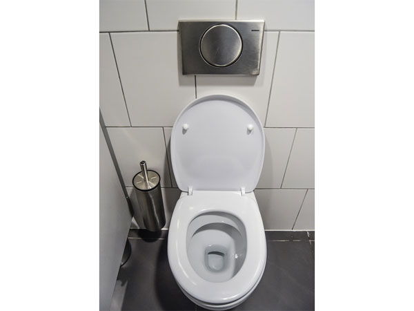 ತೇವಭಾಗಗಳನ್ನು ಕಾಗದದಿಂದ ಒರೆಸಿಯೇ ಹೊರಬನ್ನಿ