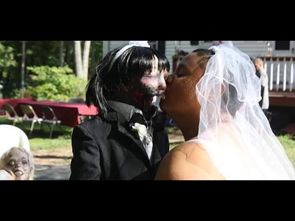 ಈ ಗೊಂಬೆಯು ಆಕೆಗೆ ತಂದೆಯ ಉಡುಗೊರೆಯಾಗಿತ್ತು! ಈ ಗೊಂಬೆಯು ಆಕೆಗೆ ತಂದೆಯ ಉಡುಗೊರೆಯಾಗಿತ್ತು!