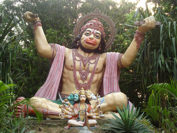 ಹನುಮಾನ್ ಚಾಲೀಸಾದಲ್ಲಿಯೇ ಇದೆ ಸೂರ್ಯ ಹಾಗೂ ಭೂಮಿಯ ನಡುವಿನ ಅಂತರ ಹನುಮಾನ್ ಚಾಲೀಸಾದಲ್ಲಿಯೇ ಇದೆ ಸೂರ್ಯ ಹಾಗೂ ಭೂಮಿಯ ನಡುವಿನ ಅಂತರ