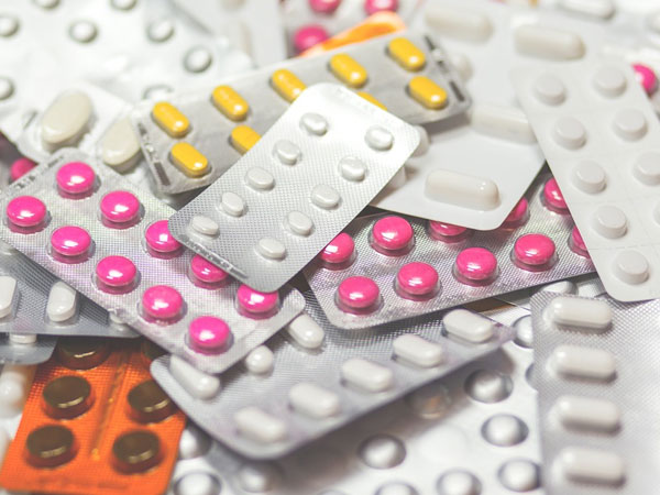 ಆಕೆ ಹಲವಾರು ಸಲ ವೈದ್ಯರಲ್ಲಿಗೆ ಭೇಟಿ ನೀಡಿದಳು ಆಕೆ ಹಲವಾರು ಸಲ ವೈದ್ಯರಲ್ಲಿಗೆ ಭೇಟಿ ನೀಡಿದಳು