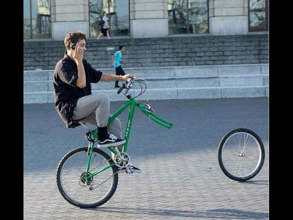 ವ್ಹೀಲಿಂಗ್ ಮಾಡಿ ಮೆಚ್ಚುಗೆ ಪಡೆಯುವ ಹುನ್ನಾರ ಅಪಾಯಕಾರಿಯೇ ಸರಿ ವ್ಹೀಲಿಂಗ್ ಮಾಡಿ ಮೆಚ್ಚುಗೆ ಪಡೆಯುವ ಹುನ್ನಾರ ಅಪಾಯಕಾರಿಯೇ ಸರಿ