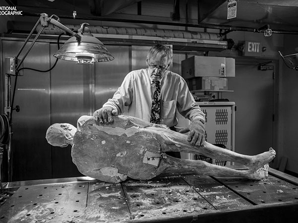 ನ್ಯಾಶನಲ್ ಜಿಯೋಗ್ರಾಫಿ ಆಕೆಯ ಪ್ರಯಾಣವನ್ನು ದಾಖಲೆ ಮಾಡಿದೆ ನ್ಯಾಶನಲ್ ಜಿಯೋಗ್ರಾಫಿ ಆಕೆಯ ಪ್ರಯಾಣವನ್ನು ದಾಖಲೆ ಮಾಡಿದೆ