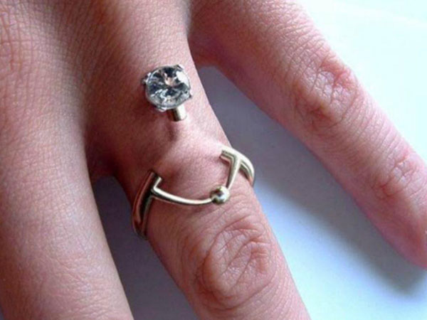 ದೇಹಕ್ಕೆ ಆಭರಣ ಚುಚ್ಚುವ ವೃತ್ತಿಪರರು ಈ ಬಗ್ಗೆ ಏನು ಹೇಳುವರು ದೇಹಕ್ಕೆ ಆಭರಣ ಚುಚ್ಚುವ ವೃತ್ತಿಪರರು ಈ ಬಗ್ಗೆ ಏನು ಹೇಳುವರು