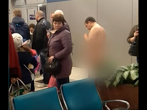 ನಗ್ನವಾಗಿರುವಾಗಲೇ ಆತನಿಗೆ ಕೈಕೋಳ ಹಾಕಲಾಯಿತು