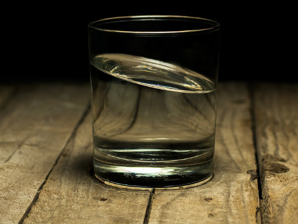 ಇಂದಿನಿಂದಲೇ ರಾತ್ರಿ ಮಲಗುವ ಮುನ್ನ ಒಂದು ಲೋಟ ಉಗುರುಬೆಚ್ಚನೆಯ ನೀರು ಕುಡಿಯಿರಿ ಇಂದಿನಿಂದಲೇ ರಾತ್ರಿ ಮಲಗುವ ಮುನ್ನ ಒಂದು ಲೋಟ ಉಗುರುಬೆಚ್ಚನೆಯ ನೀರು ಕುಡಿಯಿರಿ