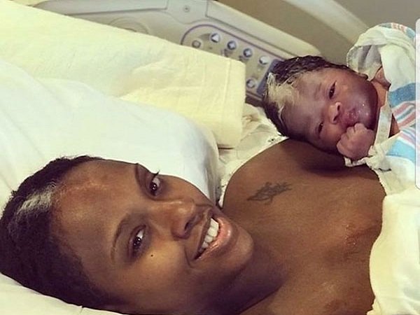 ಈ ಮಗು ತನ್ನ ತಾಯಿಯಂತೆ ಕಾಣಿಸುವುದು ಈ ಮಗು ತನ್ನ ತಾಯಿಯಂತೆ ಕಾಣಿಸುವುದು