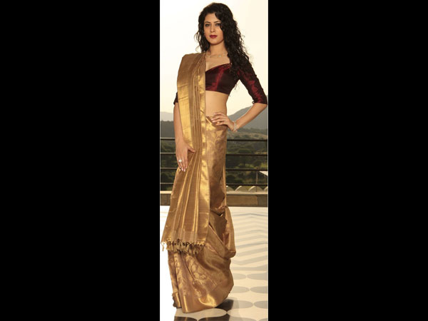 ಮುಂಭಾಗದಲ್ಲಿ ಉದ್ದ ನೆರಿಗೆ