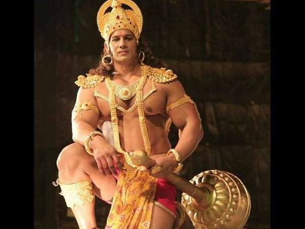 ಭೀಮನು ದುಃಖದಿಂದ ಕುಸಿದು ಬಿದ್ದನು