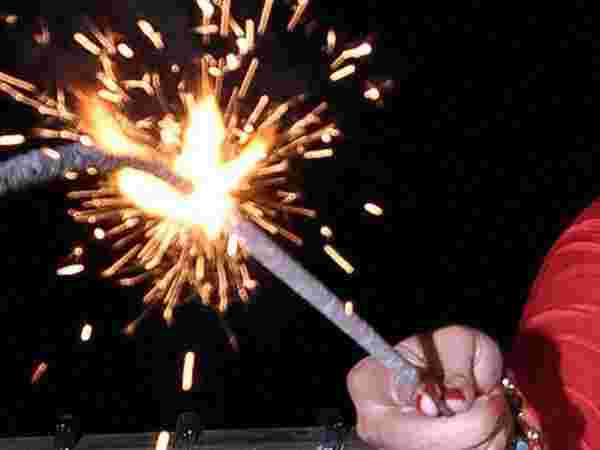 6. ಪಟಾಕಿಗಳಿಂದ ದೂರವಿರಿ