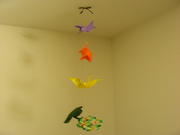 16. ಸಿಕ್ವಿನ್ ಮತ್ತು ಟಸೆಲ್ ಹ್ಯಾಂಗಿಂಗ್ಸ್ ಗಳು