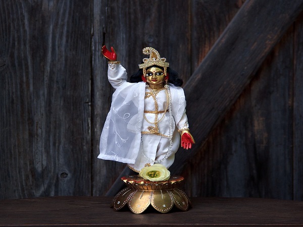 18. ವೃಂದಾವನಕ್ಕೆ ಹೋಗಲು ನಿರ್ಧರಿಸಿದಳು