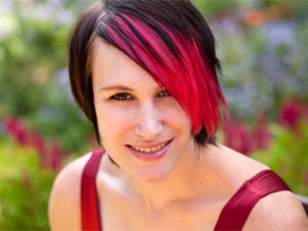 8. ಕೂದಲಿಗೆ ಬಣ್ಣ ನೀಡಲೂ ಬಳಸಬಹುದು. 8. ಕೂದಲಿಗೆ ಬಣ್ಣ ನೀಡಲೂ ಬಳಸಬಹುದು.