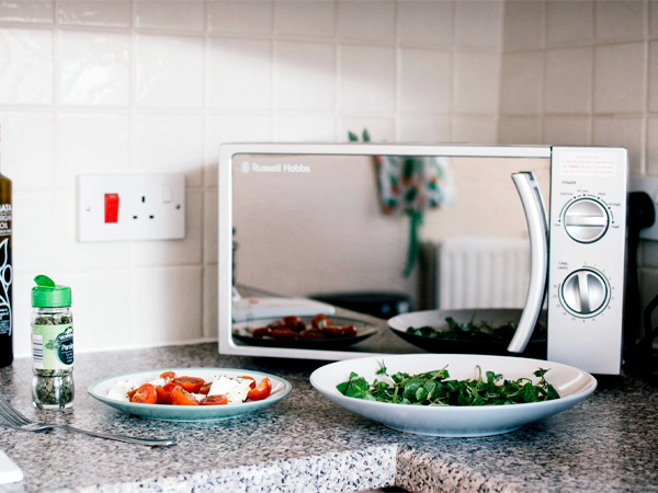 ನಿಮ್ಮ ಮೈಕ್ರೋವೇವ್ ಗೆ ವಯಸ್ಸಾದಂತೆ ಕಂಡುಬರುತ್ತಿದೆ: