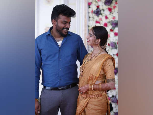 ವಿವಾಹ ಶಾಸ್ತ್ರದಲ್ಲಿ ಗೋಲ್ಡನ್ ಕಲರ್‌ ಸ್ಯಾರಿಯಲ್ಲಿ ಮಿಂಚಿದ ನಿವೇದಿತಾ