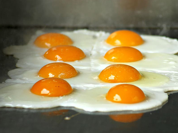 3. ಮೊಟ್ಟೆಯ ವಾಸನೆ ಮೂಲಕ