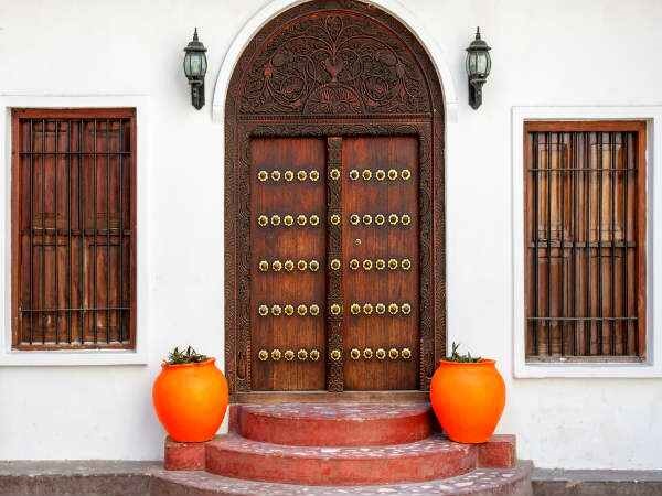 ಪಕ್ಕದ ಮನೆಯವರಿಗೆ ನೋಟೀಸ್ ನೀಡಿ