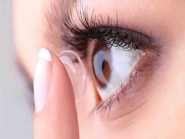 Make-up Tips For Contact Lens Users