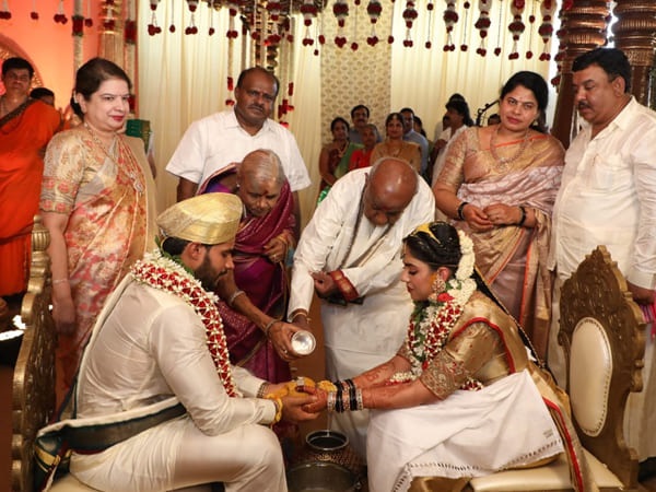 ದಾಂಪತ್ಯ ಜೀವನಕ್ಕೆ ಕಾಲಿಟ್ಟ ನಿಖಿಲ್-ರೇವತಿ