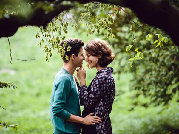 8. ಅವನು ಆಗಾಗ್ಗೆ ಅವಳ ಬಗ್ಗೆ ಕೇಳುತ್ತಾನೆ