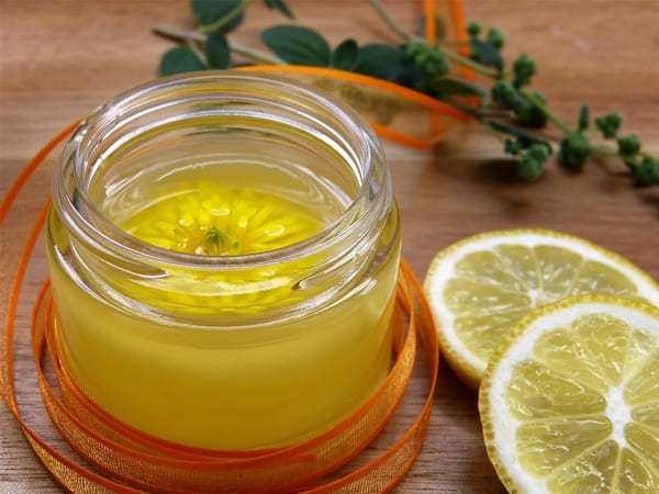 6. ಬರ್ಗಮೋಟ್ ಅಥವಾ ಒಂದು ಬಗೆಯ ಸಿಟ್ರಸ್ ಹಣ್ಣಿನ ಎಣ್ಣೆ 6. ಬರ್ಗಮೋಟ್ ಅಥವಾ ಒಂದು ಬಗೆಯ ಸಿಟ್ರಸ್ ಹಣ್ಣಿನ ಎಣ್ಣೆ