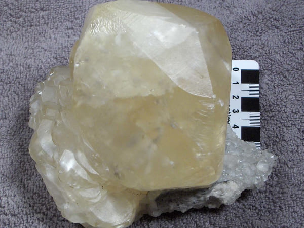  ಹಳದಿ ಕ್ಯಾಲಸೈಟ್ ಸ್ಪಟಿಕ