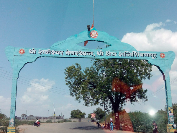 ಇಲ್ಲಿನ ಬ್ಯಾಂಕ್‌ಗಳಿಗೂ ಬಾಗಿಲುಗಳಿಲ್ಲ