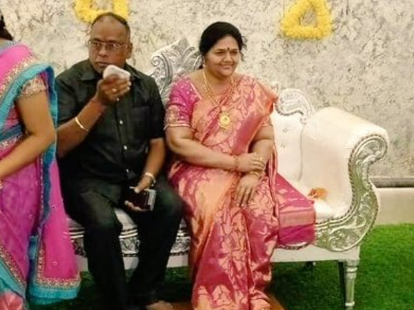 ನೂತನ ಮನೆಯಲ್ಲಿ ಪತ್ನಿಯ ಪುತ್ಥಳಿ ನಿರ್ಮಿಸಿದ ಉದ್ಯಮಿ