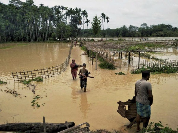  ರಭಸದಲ್ಲಿ ಹರಿಯುವ ನೀರಿನಲ್ಲಿ ನಡೆಯಬೇಡಿ