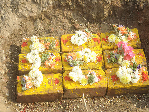  ಭೂಮಿ ಪೂಜೆ ಮಾಡುವಾಗ ಪಾಲಿಸುವ ವಿಧಾನಗಳು'