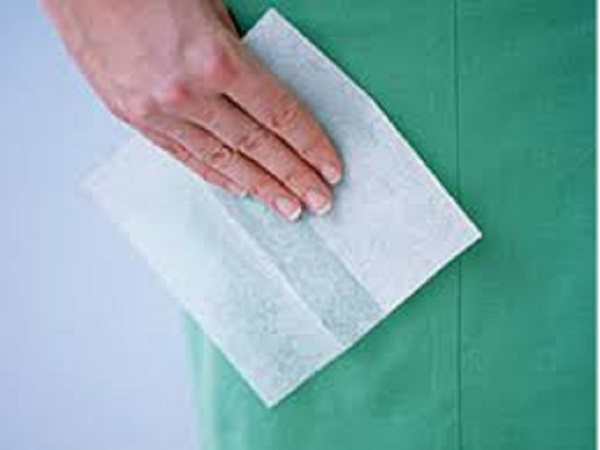 ನೀರಿನಲ್ಲಿ ನೆನೆಸಿದ ಡ್ರೈಯರ್ ಶೀಟ್