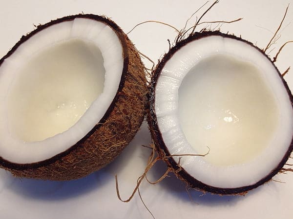 ತೆಂಗಿನಕಾಯಿ ತಿನ್ನುವುದರಿಂದ ತೂಕ ಇಳಿಕೆಗೆ ಕೂಡ ಸಹಕಾರಿ