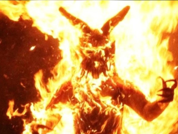 ಈಕ್ವೆಡಾರ್: ಪ್ರತಿಕೃತಿಗಳ (ಬೆದರುಗೊಂಬೆಗಳ) ದಹನ