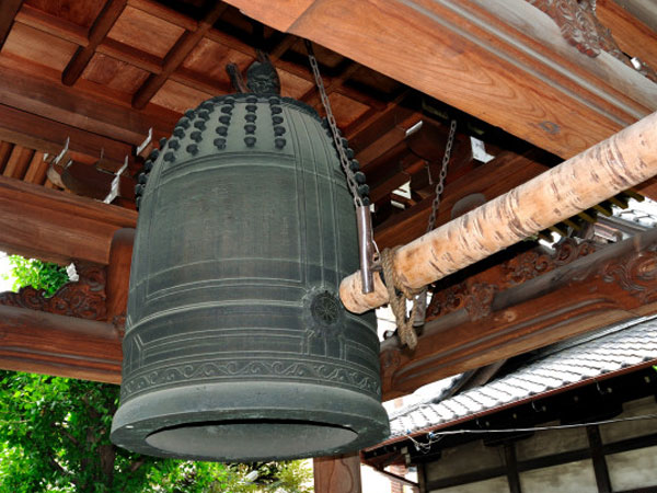 ಜಪಾನ್: ಘಂಟೆಗಳನ್ನ ಮೊಳಗಿಸುವುದು