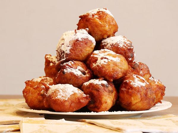 ನೆದರ್ಲೆಂಡ್ಸ್: ಒಲೇಬೊಲೆನ್ ಗಳನ್ನ ತಿನ್ನೋದು