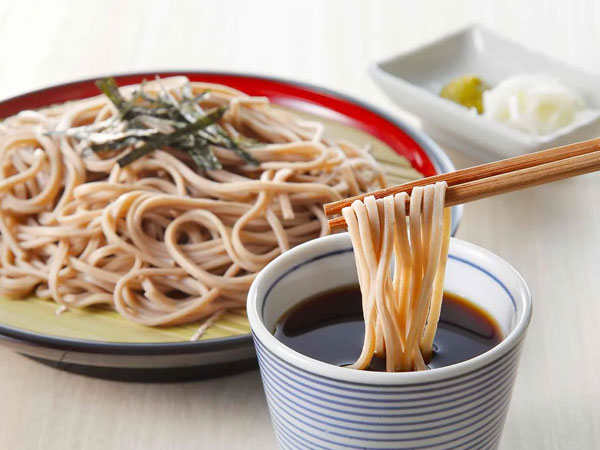 ಜಪಾನ್: ಸೋಬಾ ನೂಡಲ್ಸ್ ಅನ್ನು ಮೆಲ್ಲುವುದು