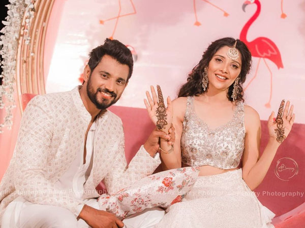 ಮೆಹಂದಿ ಲುಕ್