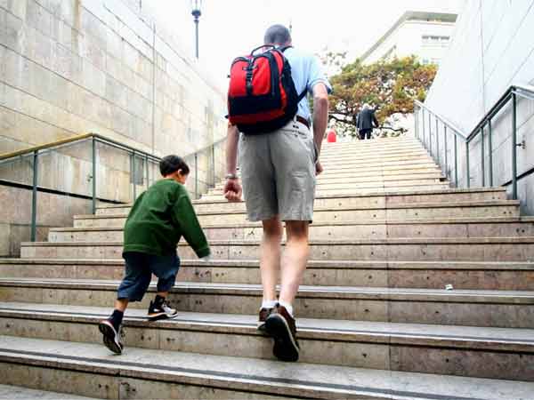 ನೀವು ಒಳಾಂಗಣದಲ್ಲಿರುವಾಗ ಚಲನೆಯನ್ನು ಹೆಚ್ಚಿಸಲು ಸಲಹೆಗಳು ಇಲ್ಲಿವೆ: ನೀವು ಒಳಾಂಗಣದಲ್ಲಿರುವಾಗ ಚಲನೆಯನ್ನು ಹೆಚ್ಚಿಸಲು ಸಲಹೆಗಳು ಇಲ್ಲಿವೆ: