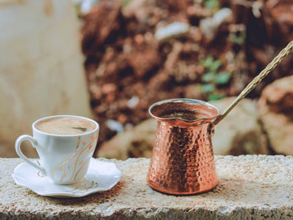 ನಿಮ್ಮ ಕಾಫಿಯಲ್ಲಿ ಕೆನೆ ಮತ್ತು ಸಕ್ಕರೆಯನ್ನು ಸೇರಿಸುವುದು: ನಿಮ್ಮ ಕಾಫಿಯಲ್ಲಿ ಕೆನೆ ಮತ್ತು ಸಕ್ಕರೆಯನ್ನು ಸೇರಿಸುವುದು: