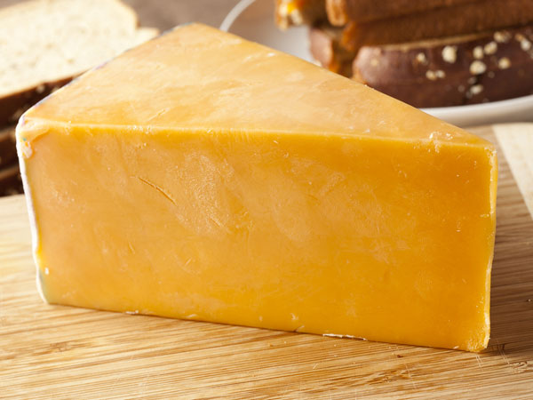 ಮನೆಯಲ್ಲಿ ಮಾಡುವ ಸಾಲಾಡ್ ಮತ್ತು ಪಿಜ್ಜಾಗಳಿಗೆ ಫೆಟಾ ಚೀಸ್ ಬಳಸಿ