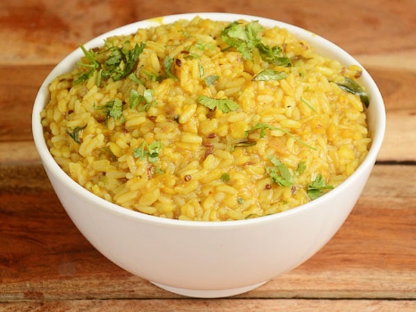 ಶನಿ ದೇವನಿಗೆ ಸಾಸಿವೆಯೆಣ್ಣೆ ಅಥವಾ ಎಳ್ಳೆಣ್ಣೆ ಅರ್ಪಿಸಿ