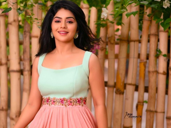 ಸ್ಲೀವ್‌ಲೆಸ್ ಗೌನ್